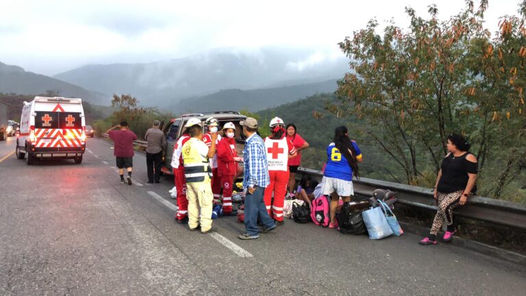 Choque en la carretera Rumbo Nuevo deja ocho personas lesionadas