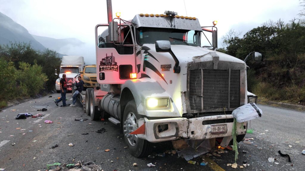 Choque en la carretera Rumbo Nuevo deja ocho personas lesionadas