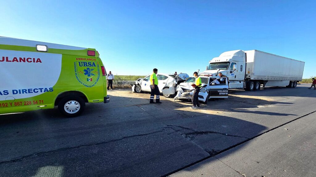 Tráiler sin frenos causa carambola en libramiento de Nuevo Laredo