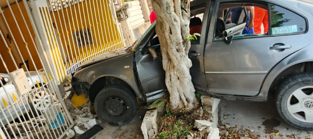 Choque en Madero deja tres menores heridos y daños materiales