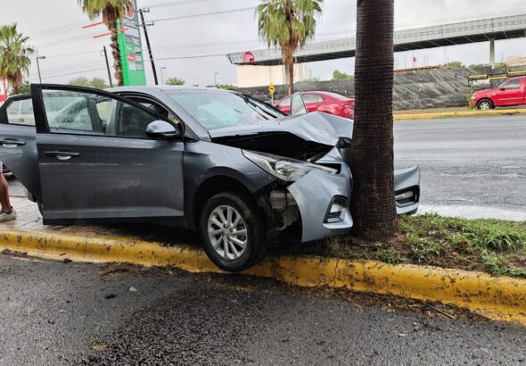 Futbolista del Correcaminos choca contra una palmera en Ciudad Victoria