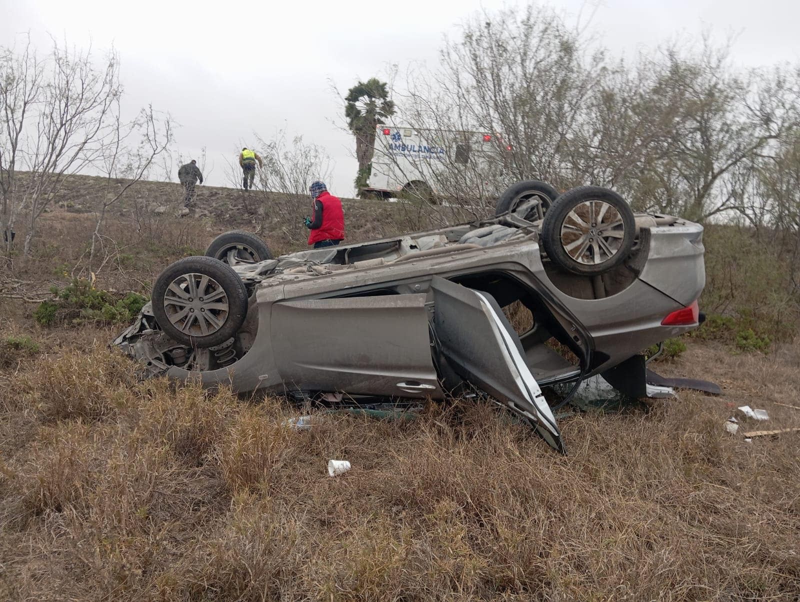 Se queda dormido al volante y sufre volcadura en San Germán