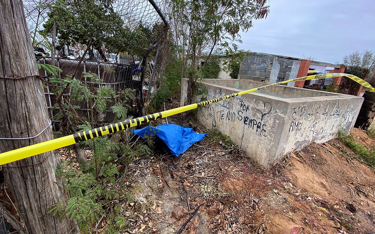 Hallan a hombre muerto en el exterior de su vivienda en Nuevo Laredo