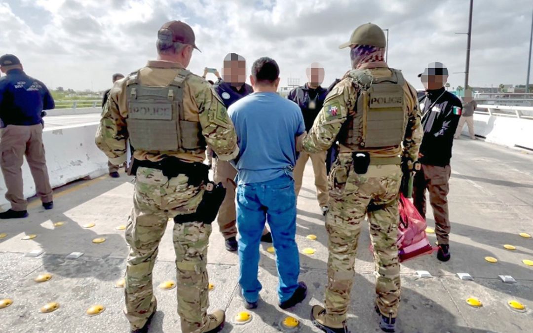 Deportan a presunto implicado en caso Ayotzinapa por Nuevo Laredo