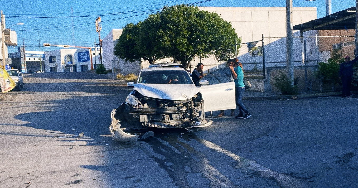 Conductor choca y huye tras dañar auto de persona con discapacidad en Cd. Victoria