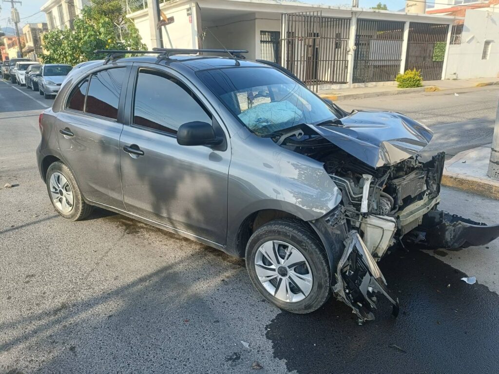 Fuerte choque en Ciudad Victoria tras pasar señal de alto