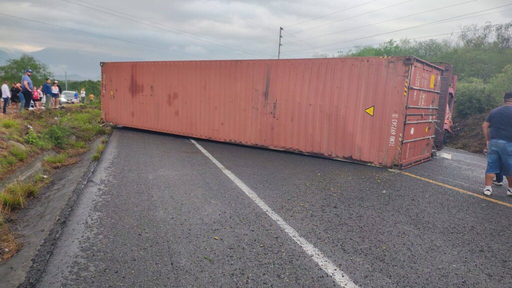 Seis muertos y siete heridos tras choque múltiple en la carretera Victoria–Monterrey