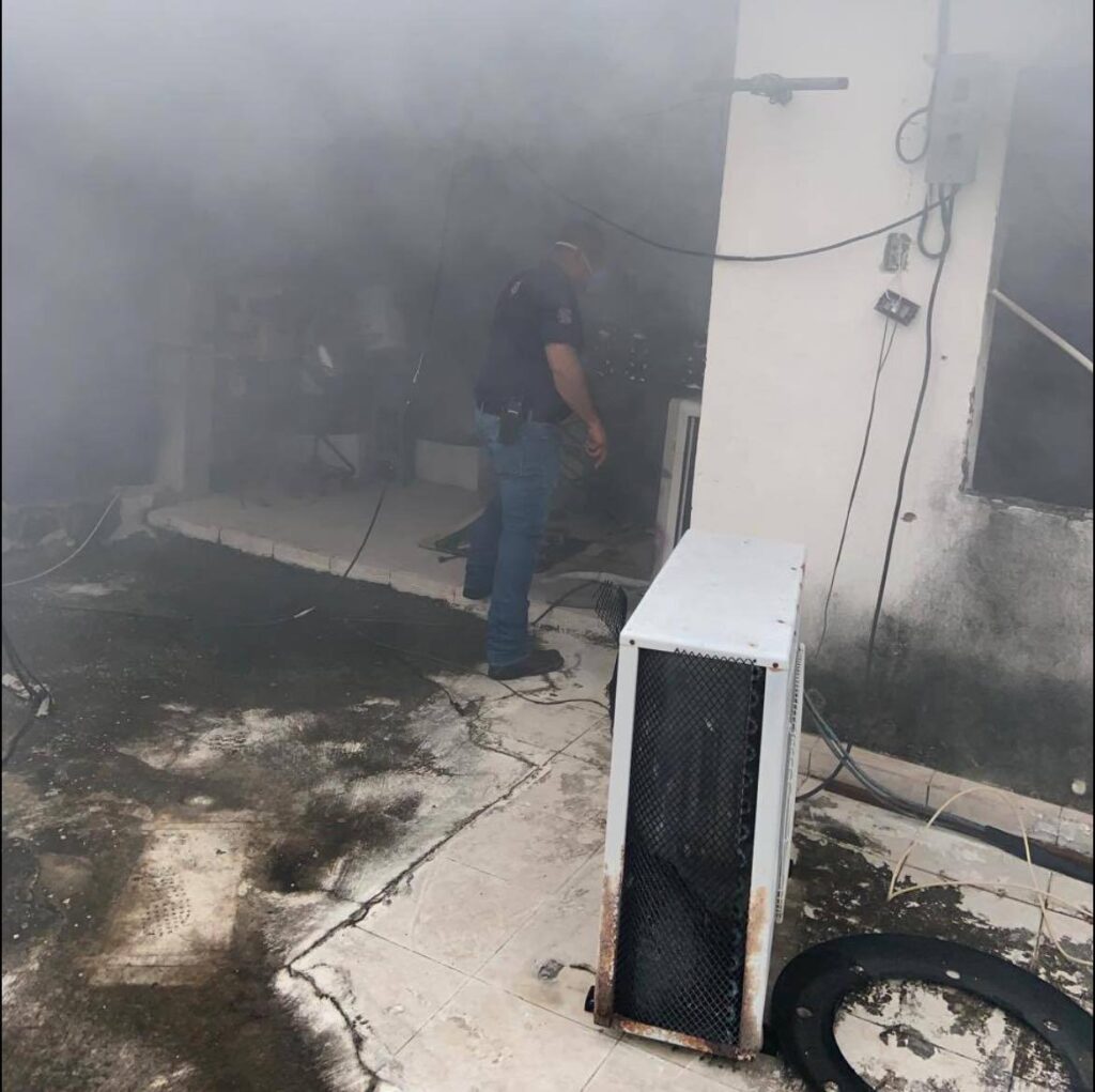 Incendio arrasa vivienda en la Arboledas, en Cd. Victoria