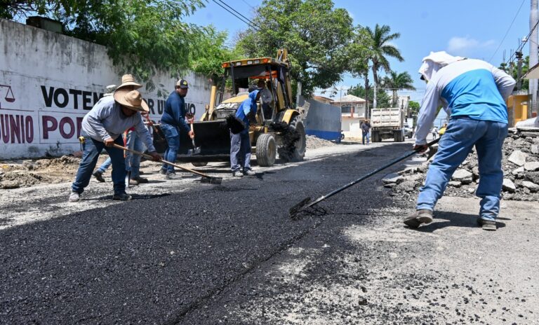 avanza gobierno de Patty Chío en la rehabilitación de calles