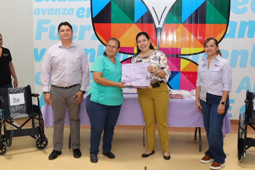 Patty Chío entrega equipo y uniformes al CRI Mante