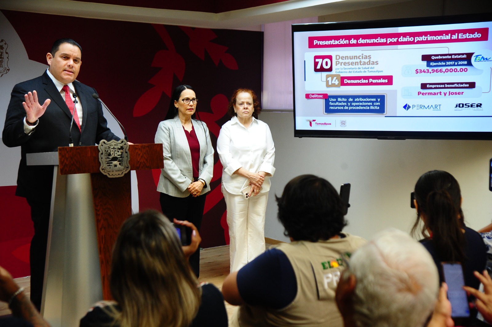 Benefició Cabeza de Vaca con contratos a los Carmona, denuncia Salud
