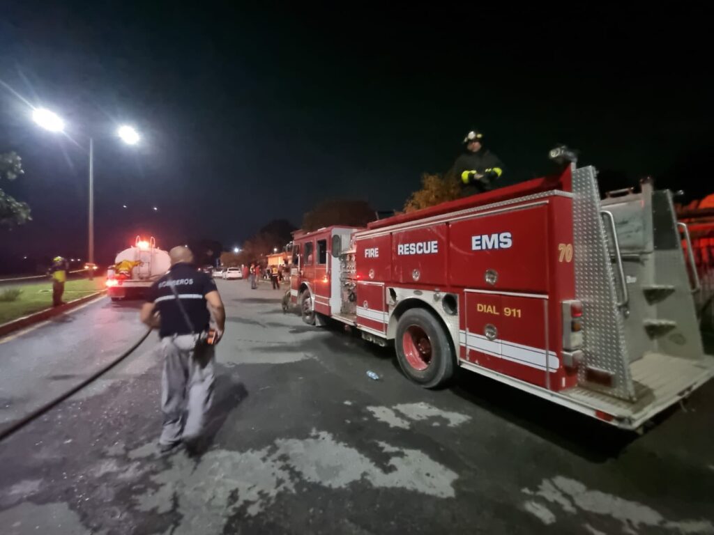 Fuerte incendio moviliza a cuerpos de emergencia en Ciudad Victoria