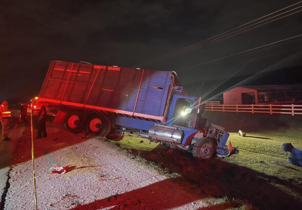 Muere automovilista al ser embestido por tráiler en El Mante