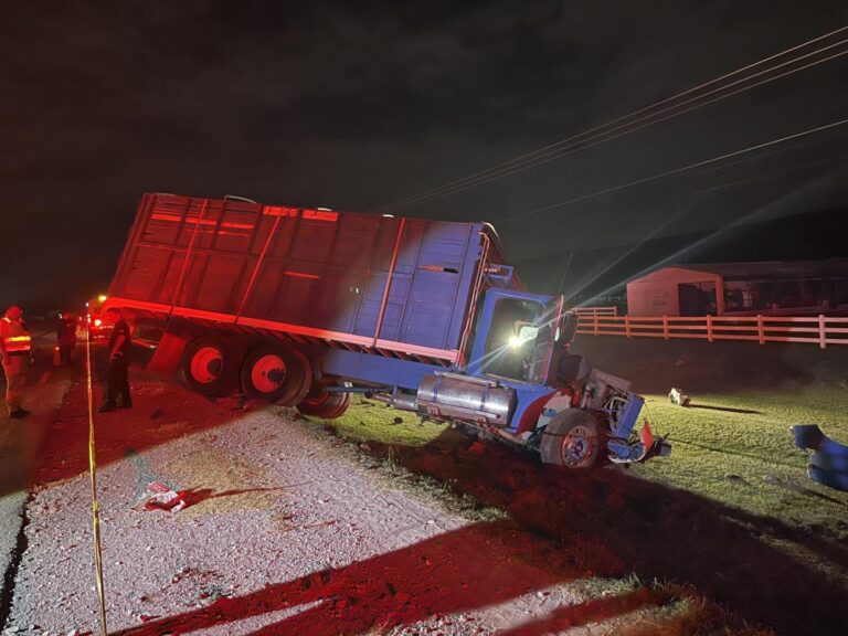 Muere automovilista al ser embestido por tráiler en El Mante