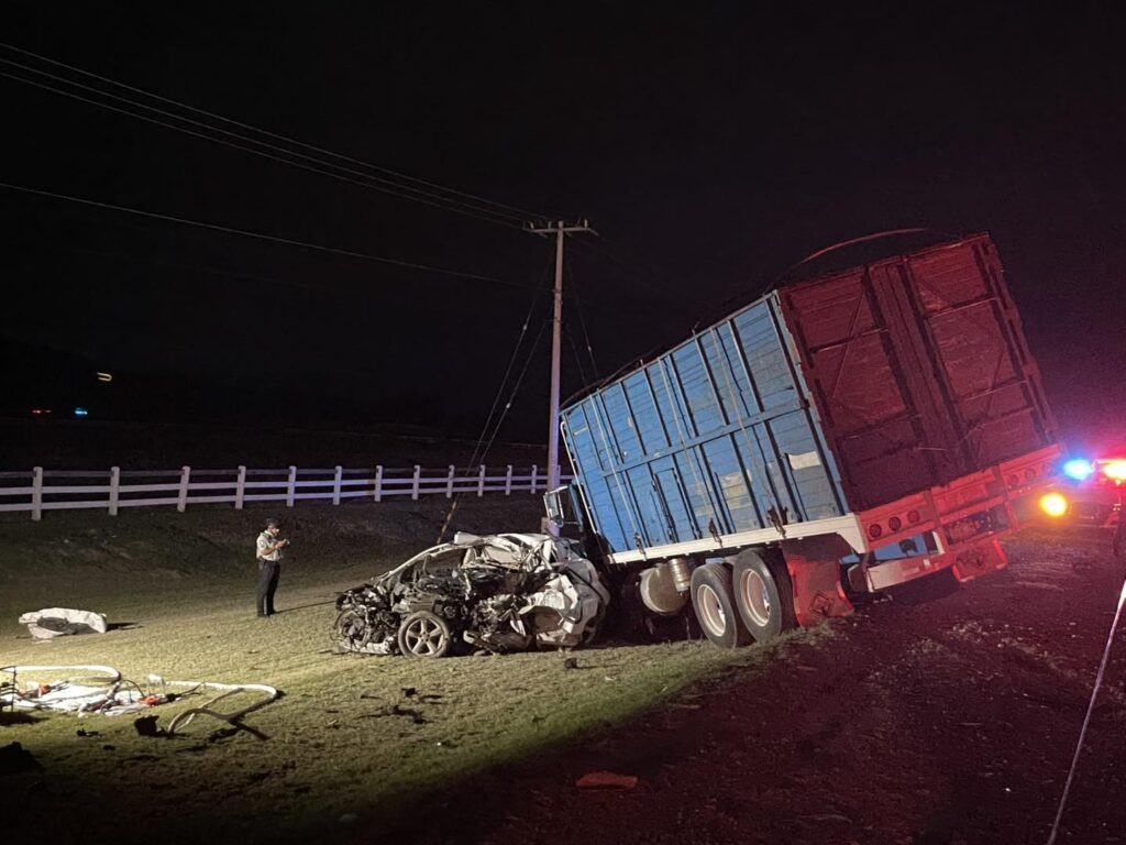 Muere automovilista al ser embestido por tráiler en El Mante