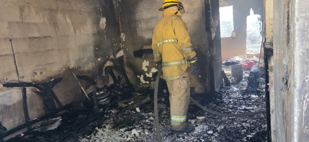 Incendio consume una vivienda en la colonia Cuauhtémoc de Ciudad Victoria