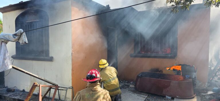 Incendio consume una vivienda en la colonia Cuauhtémoc de Ciudad Victoria