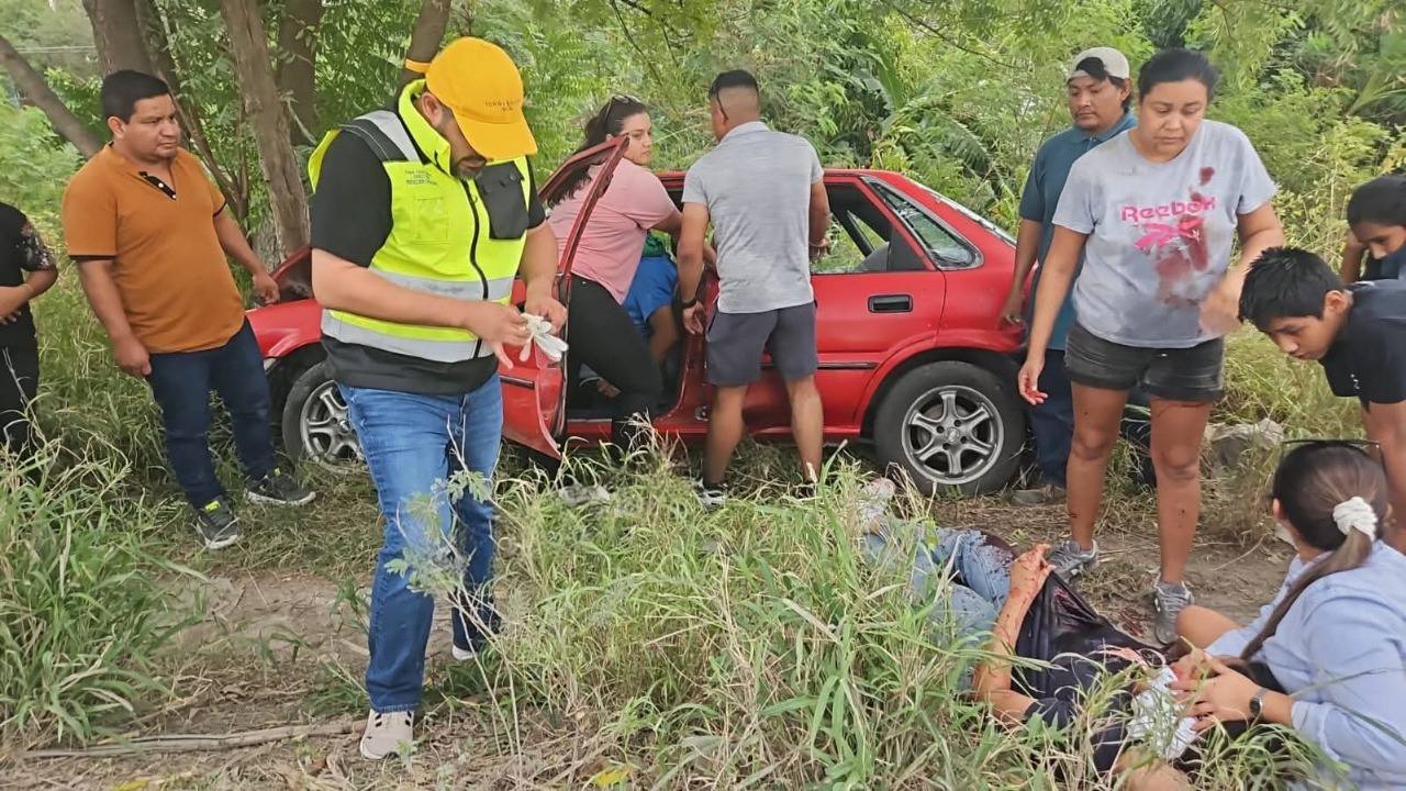 Accidente en la Mante-Valles deja a padre e hija lesionados