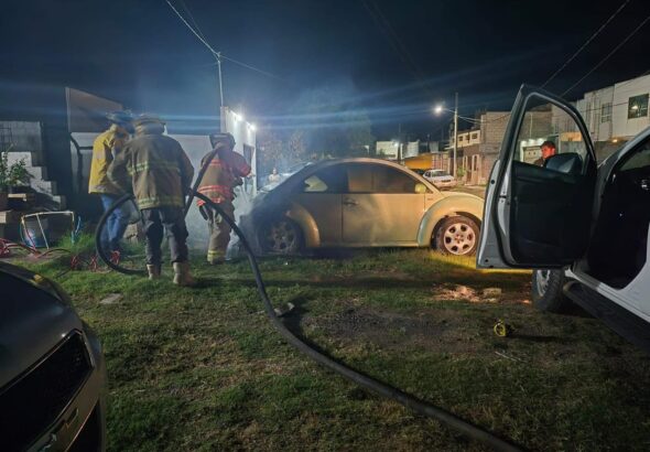 Incendio de auto en Lomas de Guadalupe moviliza a bomberos en Cd. Victoria