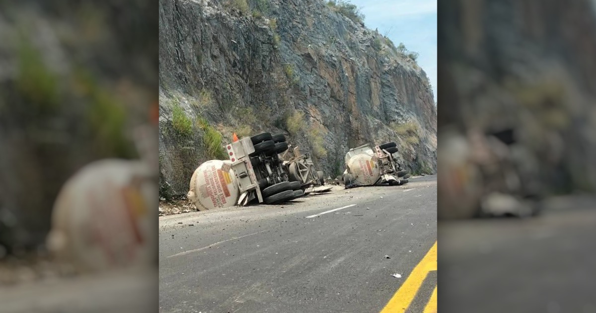 Volcadura de pipa con gasolina obliga a cerrar la Rumbo Nuevo
