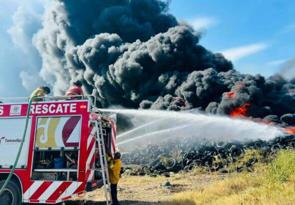 Viento complica combate a incendio en relleno sanitario de Ciudad Victoria